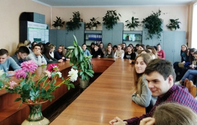 Студенти-старшокурсники Чортківського гуманітарно-педагогічного коледжу імені Олександра Барвінського під час зустрічі